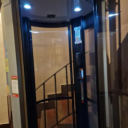 120 Négyzetméteres, 4 Hálószobás, 2 Saját Fürdőszobával Rendelkező Városközpont Ter Apartman *